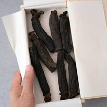 Load image into Gallery viewer, Korean Black Ginseng Root / 7ji 300g / Free Fast Express Shipping